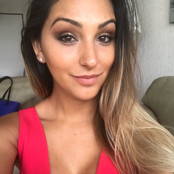 Meet your Posher, Sheyla - Picture 1 of 1